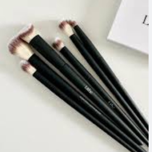 Lithe Beauty Everyday Essentials Brush Set BNIP - Picture 6 of 15